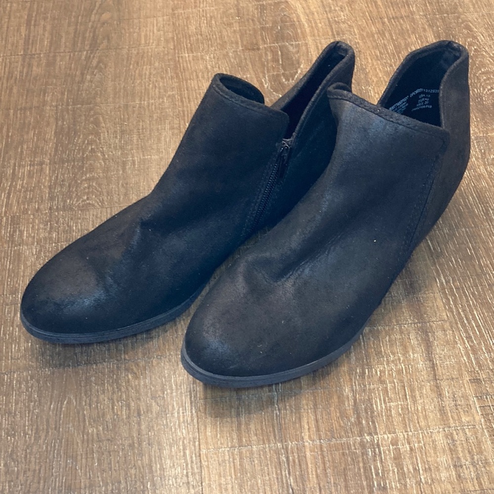 🔴 3 for $15 Time and Tru black booties size 10 faux suede
